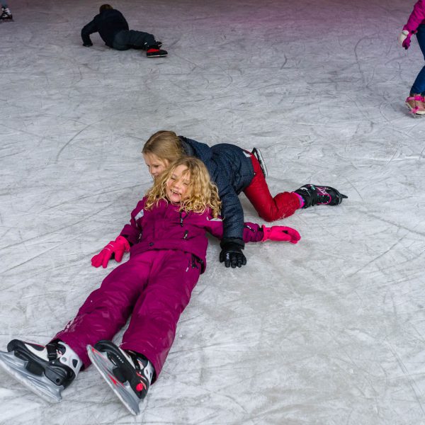 Documentaire familie fotografie in Maarssen, schaatsen, Day in the Life, documentair familie fotograaf, foto door Sandra Stokmans Fotografie