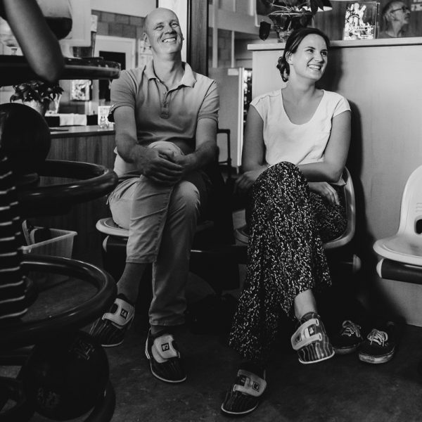 Verjaardagsreportage, Vader en dochter bij het bowlen, Day in the Life, documentaire familie fotografie, foto door Sandra Stokmans Fotografie