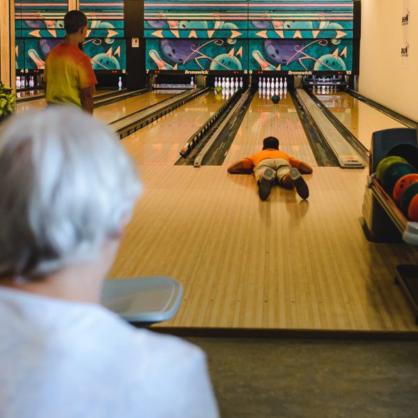 Verjaardagsreportage, Bowlen, Day in the Life, documentaire familie fotografie, foto door Sandra Stokmans Fotografie