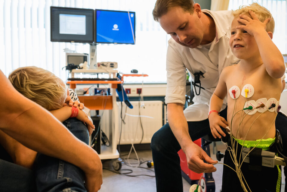 Project Hartekind, voorbereiding inspanningsoefening bij WKZ, familie fotografie Sandra Stokmans Fotografie