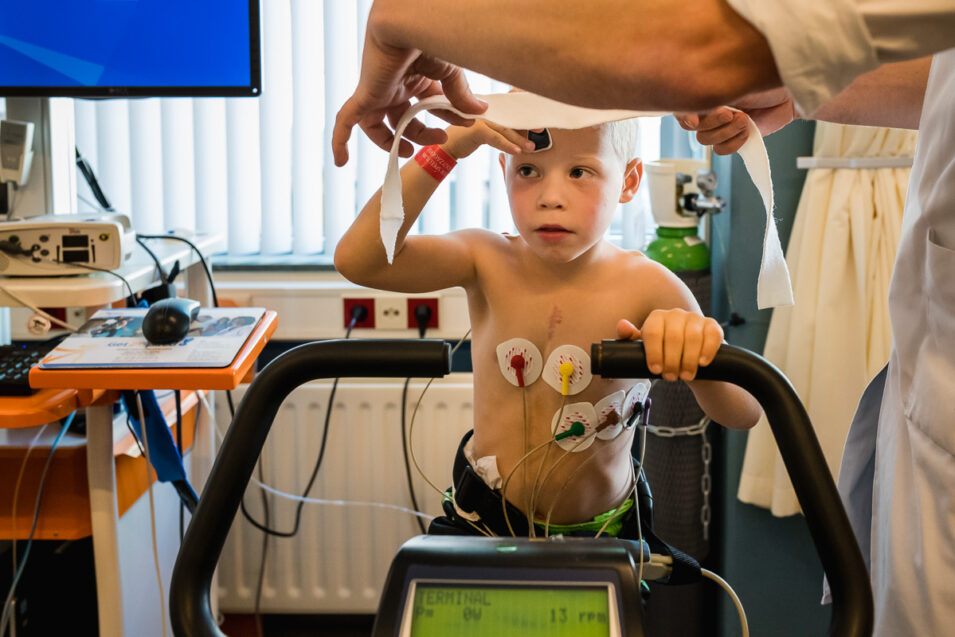 Project Hartekind, voorbereiding inspanningsoefening bij WKZ, familie fotografie Sandra Stokmans Fotografie