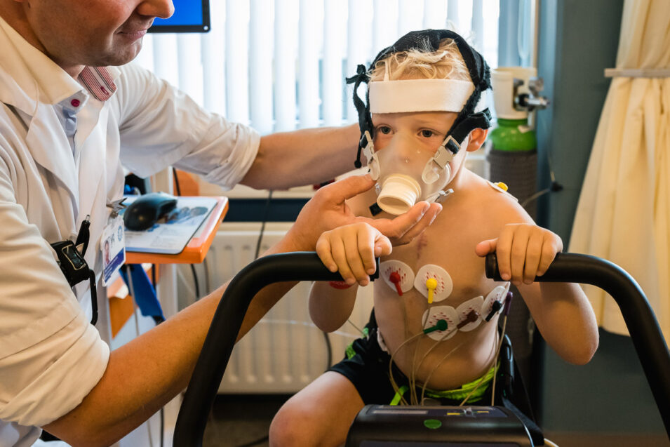 Project Hartekind, voorbereiding inspanningsoefening bij WKZ, familie fotografie Sandra Stokmans Fotografie