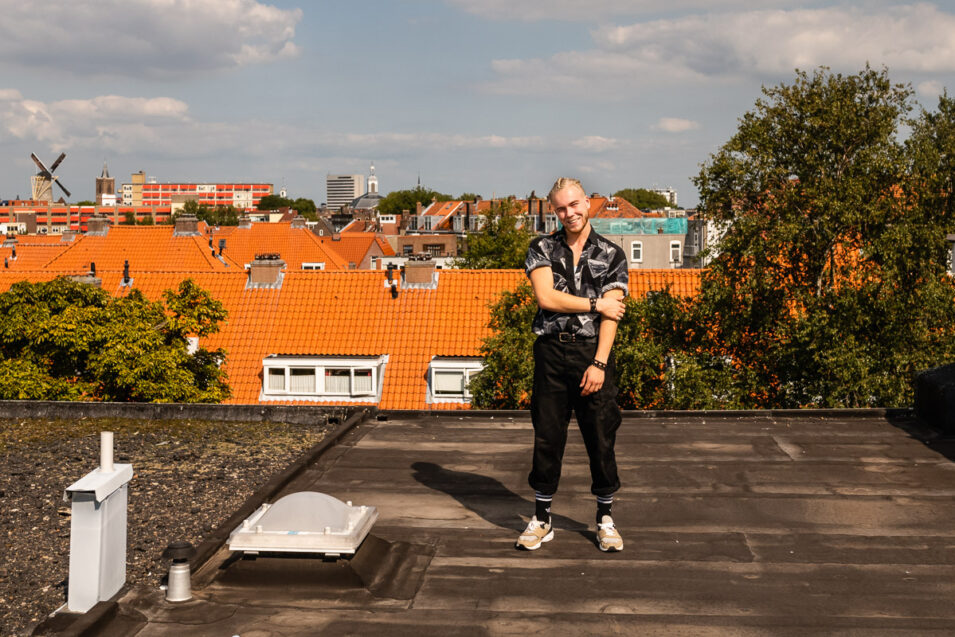 Skip Boekhorst op zijn dak, documentaire familie fotografie, Project Hartekind, Sandra Stokmans Fotografie