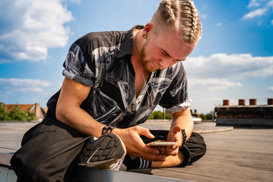 Skip Boekhorst op zijn dak, documentaire familie fotografie, Project Hartekind, Sandra Stokmans Fotografie