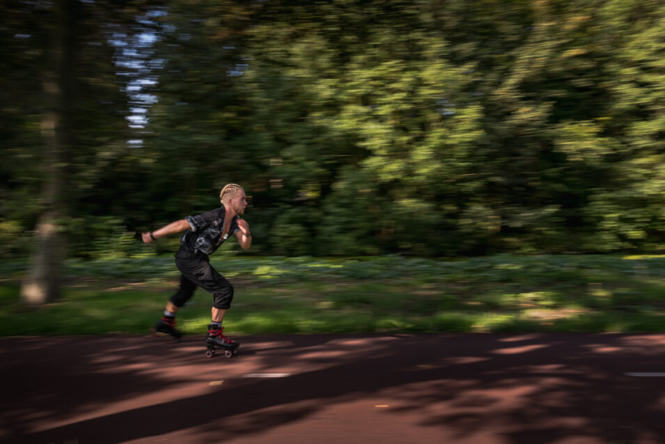Day in the Life van Skip Boekhorst op zijn rolschaatsen, documentaire familie fotografie, Project Hartekind, Sandra Stokmans Fotografie