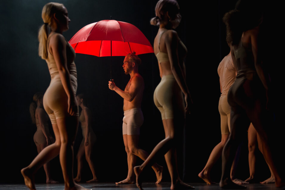 Skip Boekhorst in dansvoorstelling tijdens eindvoorstelling Albeda danscollege, Project Hartekind, Sandra Stokmans Fotografie