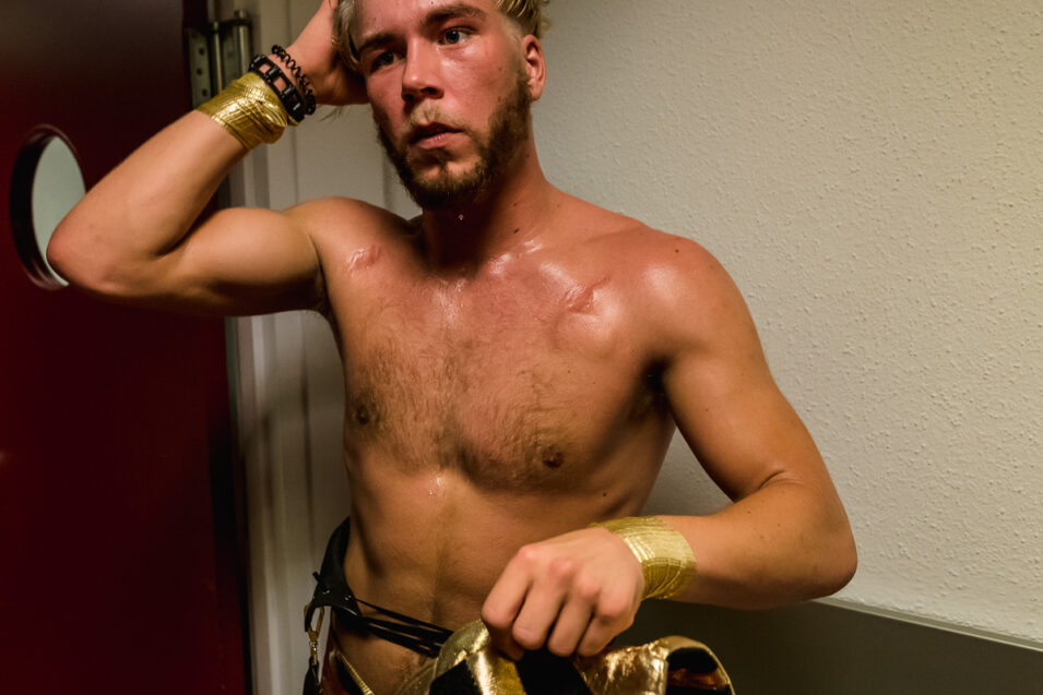 Skip Boekhorst kledingwissel tijdens eindvoorstelling Albeda danscollege, Project Hartekind, Sandra Stokmans Fotografie