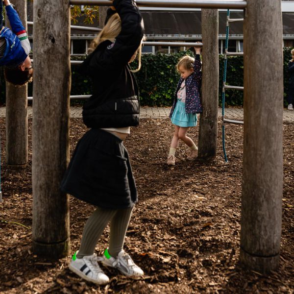 Rustmoment tijdens pauze op school, Day in the Life Rotterdam, foto door Sandra Stokmans Fotografie