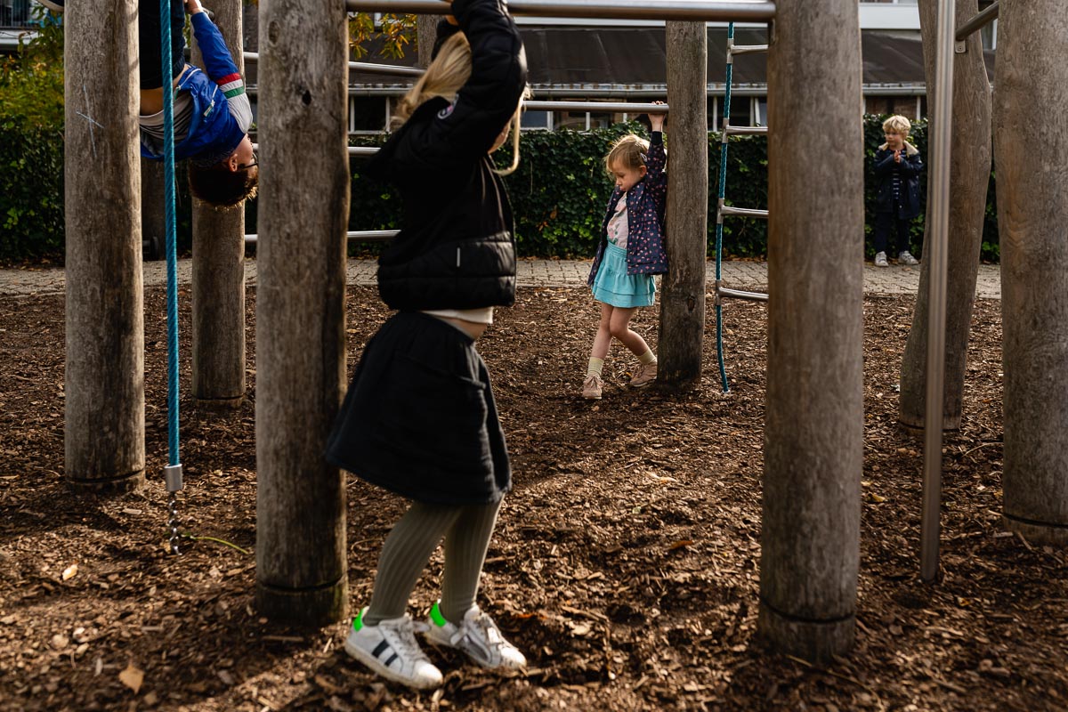 Rustmoment tijdens pauze op school, Day in the Life Rotterdam, foto door Sandra Stokmans Fotografie