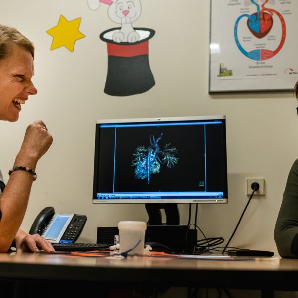 Pre operatieve screening met arts, wilhelmina kinderziekenhuis in utrecht, Hartekind, foto door Sandra Stokmans Fotografie