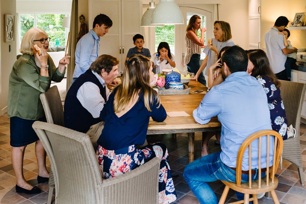 Familiedag fotograferen nabij Antwerpen, Belgie. Day in the Life met hele familie, foto door Sandra Stokmans Fotografie