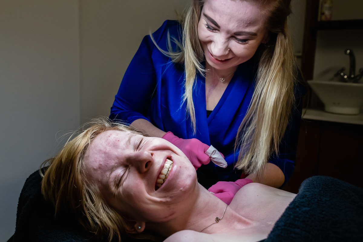 Eeneiige tweeling met een hartafwijking in Laura's Beautysalon Lauressie