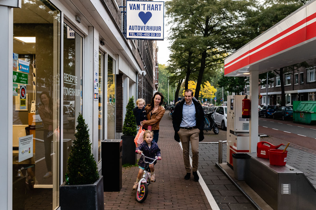 Op de fiets naar school tijdens Day in the Life Rotterdam voor Project Hartekind, foto door Sandra Stokmans Fotografie