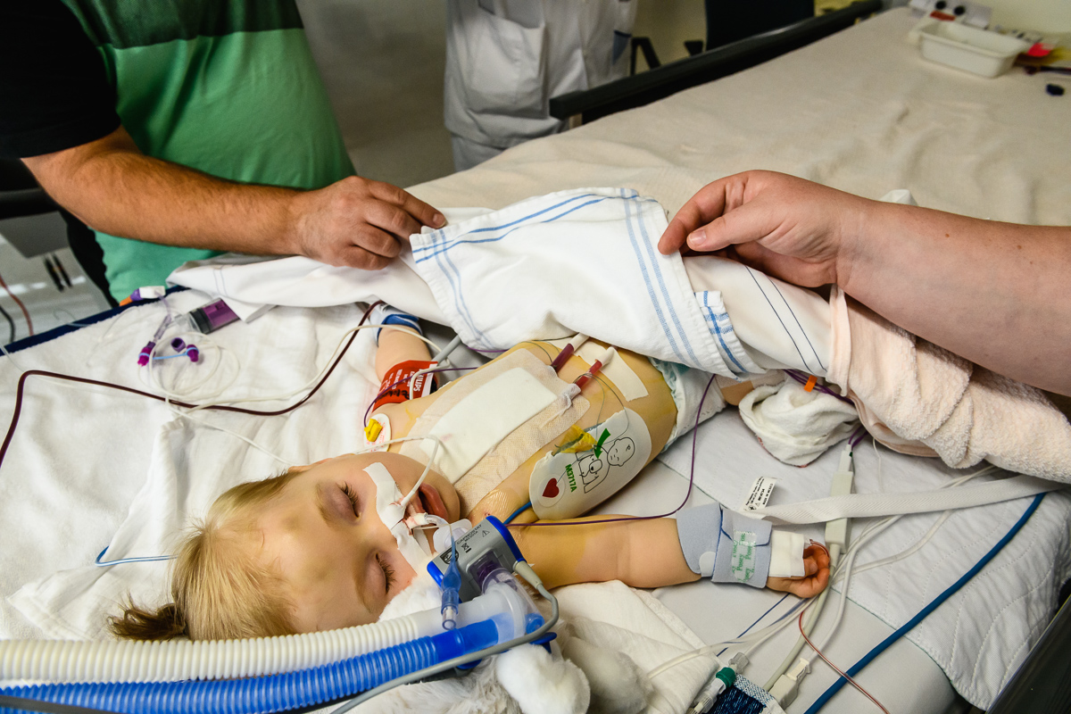 Ziekenhuisreportage - openhartoperatie van een Hartekind in het Wilhelmina Kinderziekenhuis (WKZ) in Utrecht. Foto door Sandra Stokmans Fotografie