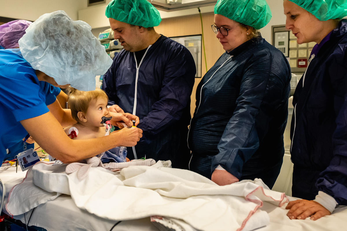 Ziekenhuisreportage - openhartoperatie van een Hartekind in het Wilhelmina Kinderziekenhuis (WKZ) in Utrecht. Foto door Sandra Stokmans Fotografie