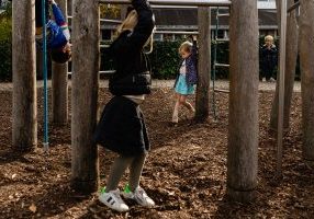 Rustmoment tijdens pauze op school, Day in the Life Rotterdam, foto door Sandra Stokmans Fotografie